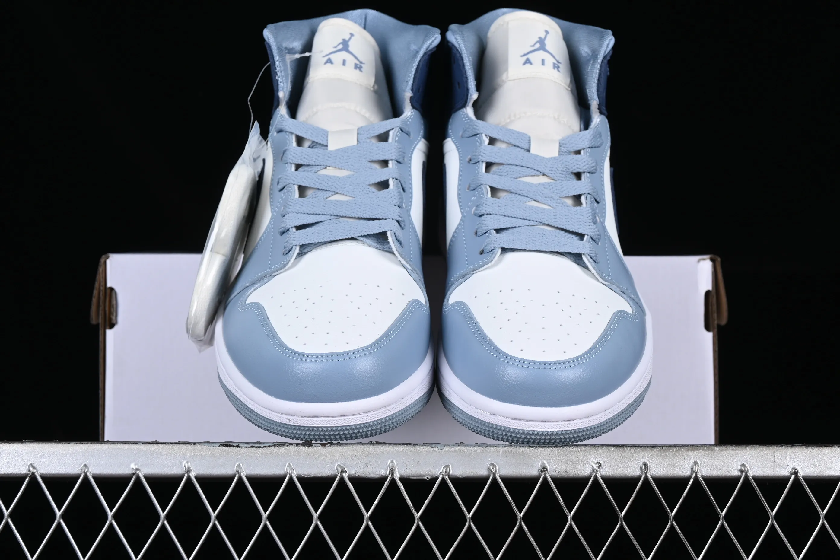 All categories Air Jordan Jordan series basketball shoes Air Jordan 1 Mid Air Jordan 1 Mid AJ1 Joe 1 white and blue Chinese culture and leisure sneakers BQ6472-140